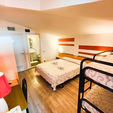 Tenesi Hotel 2*