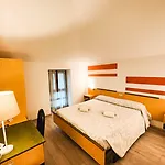 Tenesi Hotel 2*