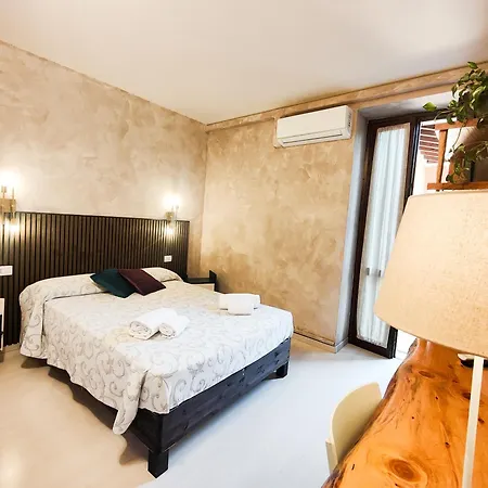 Tenesi Hotel 2*
